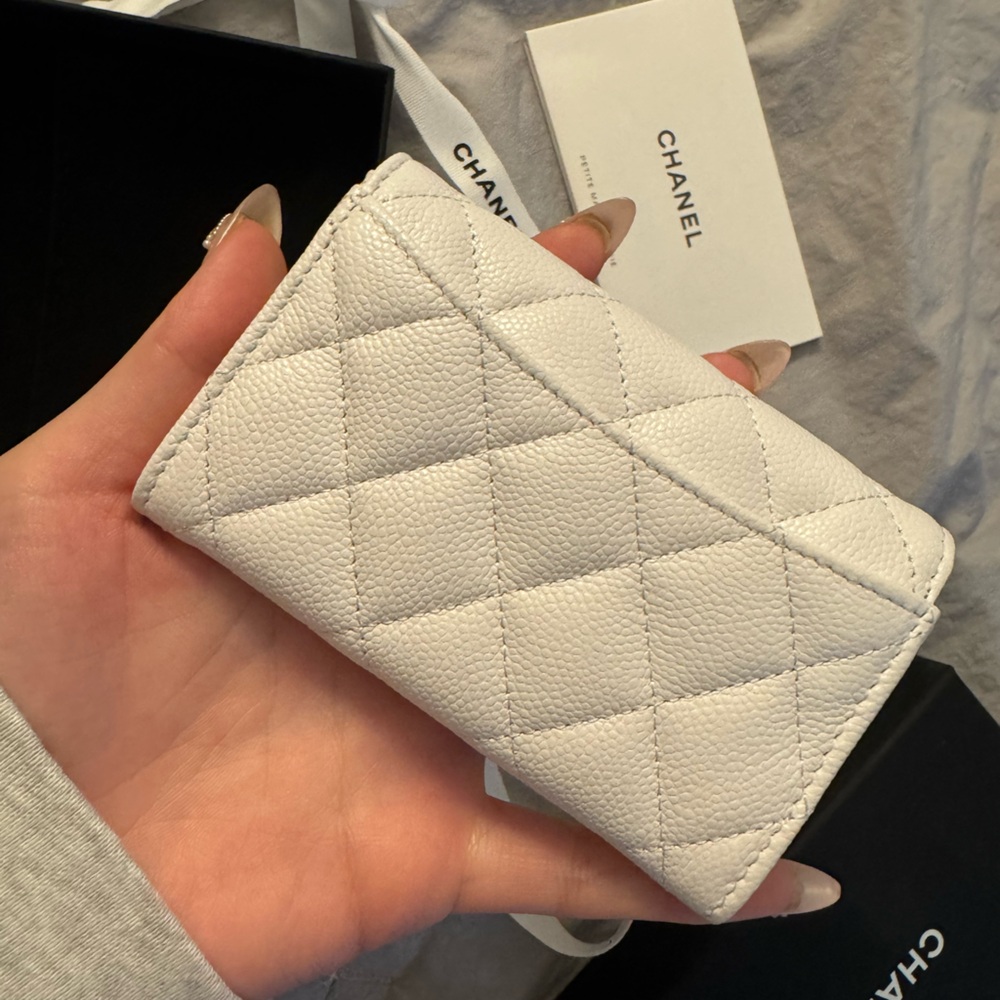 CHANEL CAVIAR QUILTED CARD HOLDER WHITE NWT - Picture 4 of 6